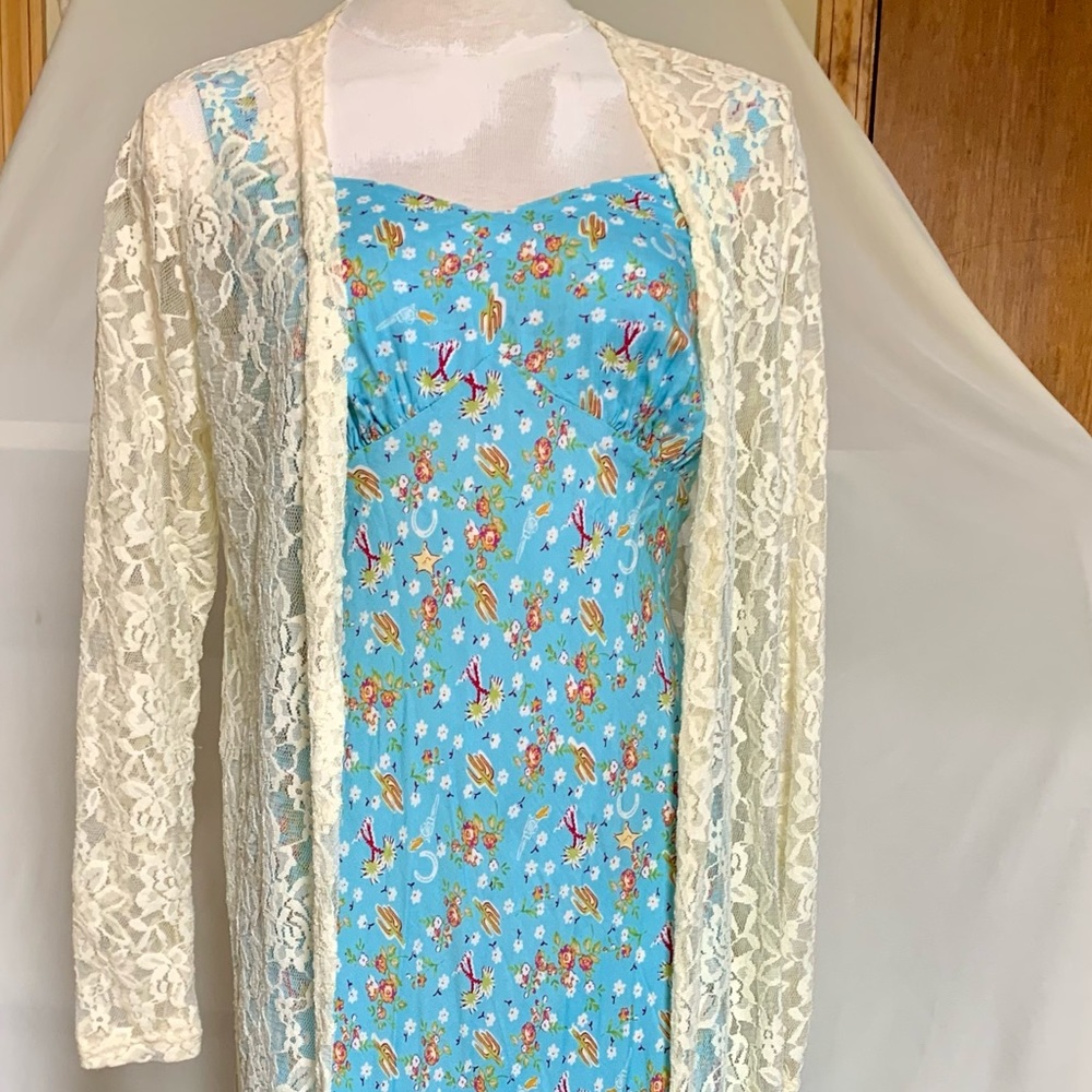 White/cream lace kimono.